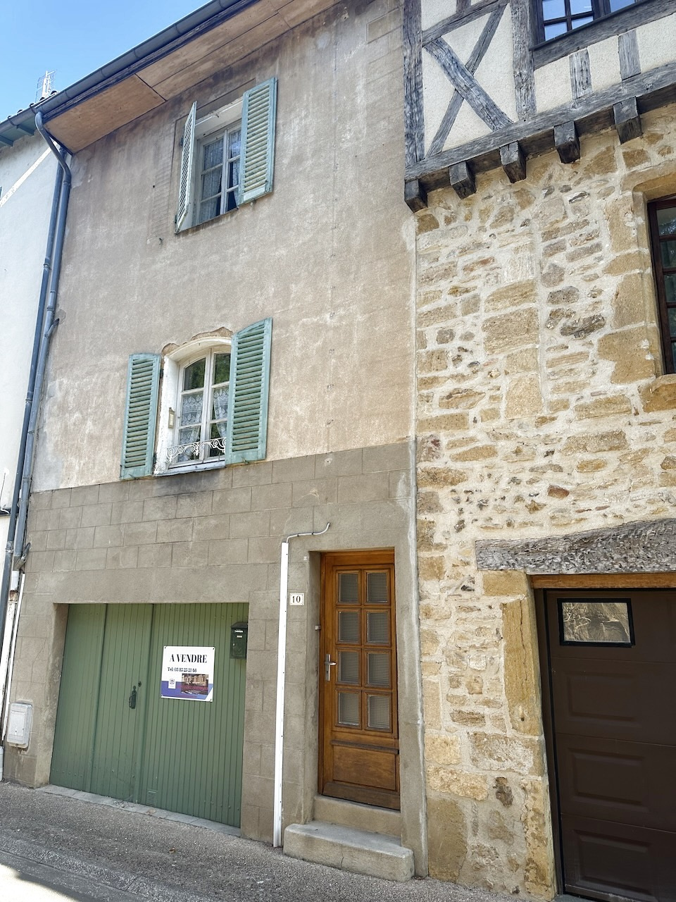 MAISON DE VILLE SUR 3NIVEAUX, PROCHE COMMERCES, 100 M2 HAB.