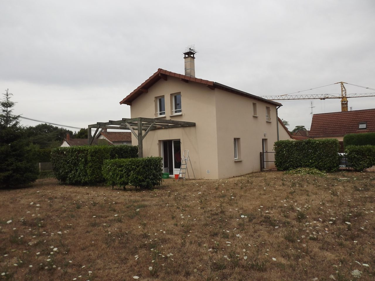 Maison d'habitation en bon état, 85 m2 hab environ et garage.