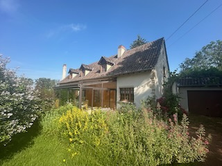 Maison d'habitation en bon état de 175 m2 env.Situation calme.