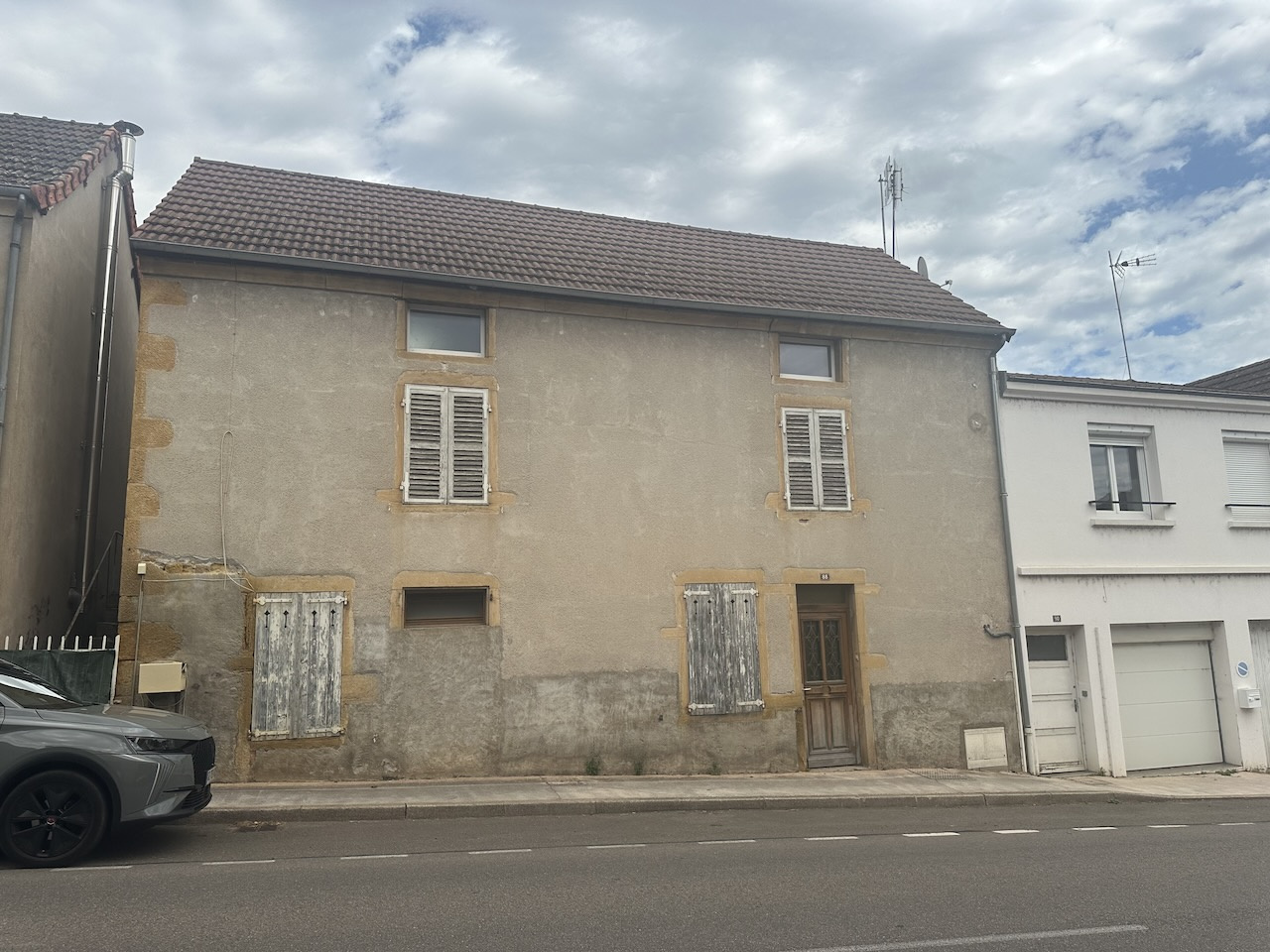 MAISON DE VILLAGE 160 M2 HAB. À RÉNOVER.